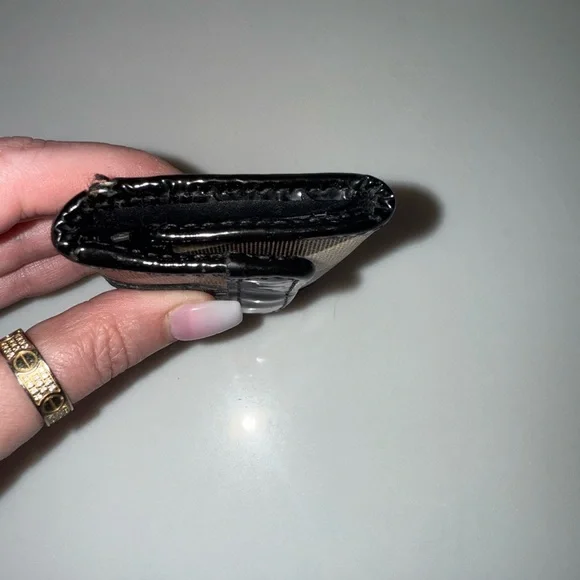 Authentic Burberry 4 ring keychain/cardholder - Picture 3 of 16